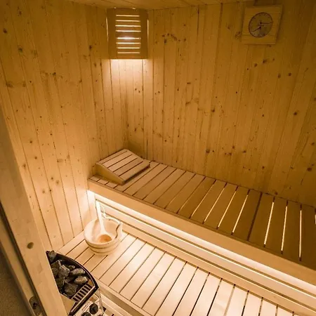 The With A Sauna * كورتشي